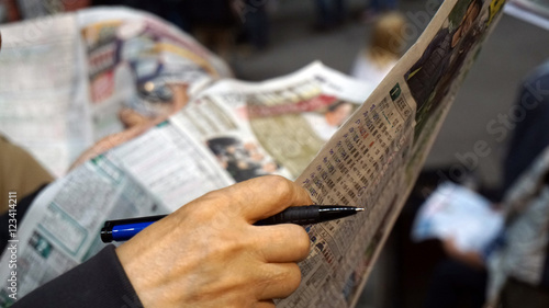 Horse or dog racing gambling hand check points and information 