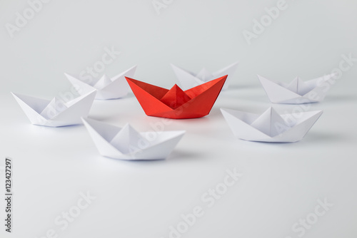 Fototapeta Naklejka Na Ścianę i Meble -  red paper ship leading among white