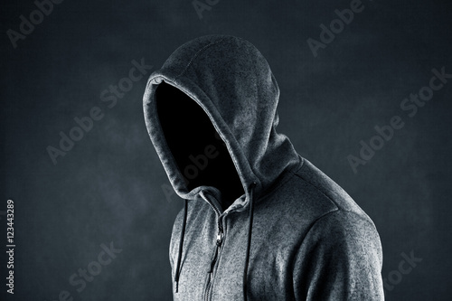 Canvastavla Hooded man in the dark