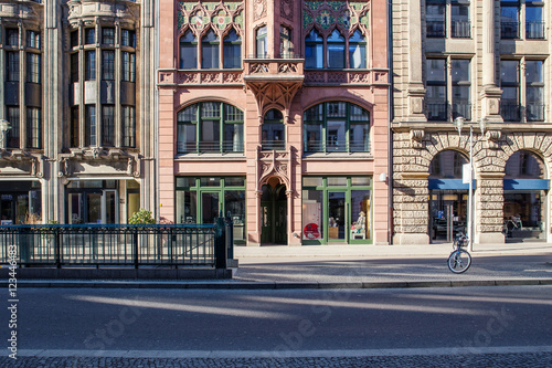 Fotografía Berliner Fassade, Geschäfte in der Friedrichstrasse