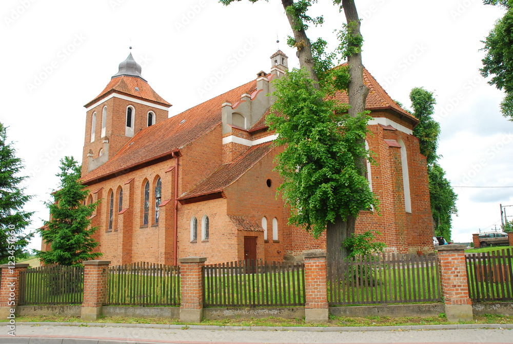 Kościół w Bartągu(Polska) Kościół w Bartągu(Polska)