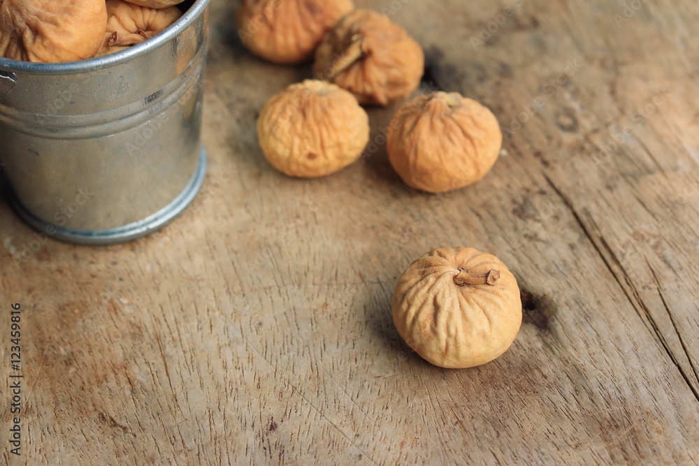 dried figs dried figs