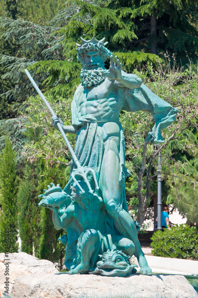 A large public statue of King Neptune that welcomes.