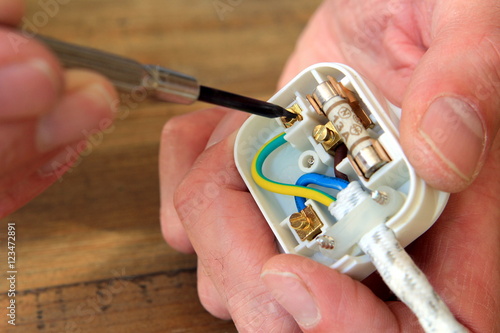 Rewiring a UK 13 amp domestic electric plug photo