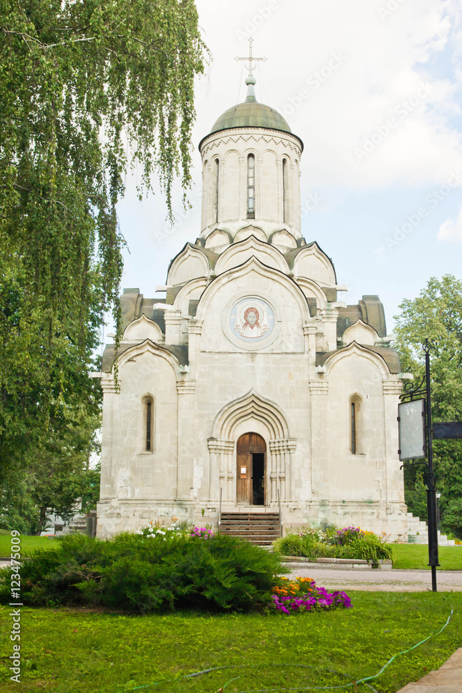 Fototapeta premium temple in the park of an ancient monastery