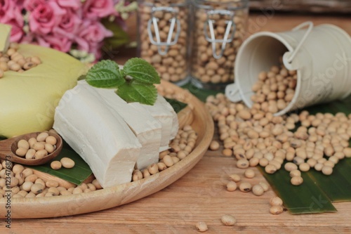Tofu for cooking and soybean seed.