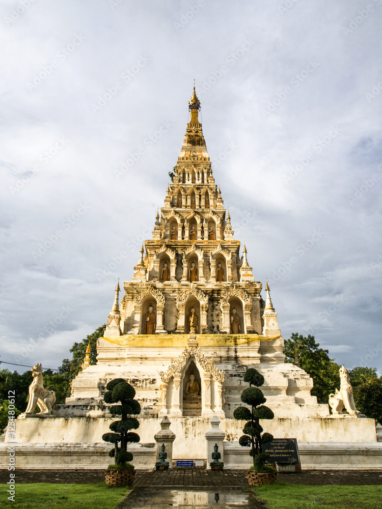 Fototapeta premium Wat CHEDI-LIEM KUKAMLUANG : CHIANG MAI THAILAND.