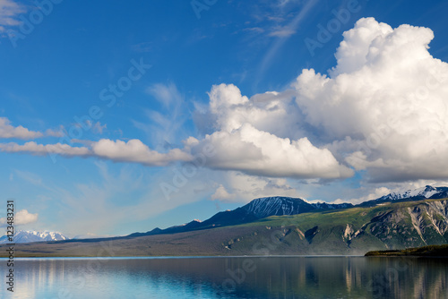 Fototapeta Naklejka Na Ścianę i Meble -  Kluane Lake-Yukon Territory- Canada  This magnificent and expansive lake has a beautiful shoreline and numerous vistas.