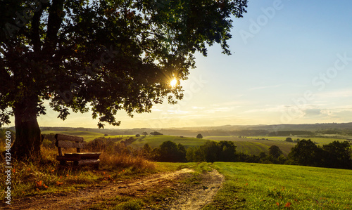 Wunderbare Ausblick mit Bank, Wanderweg