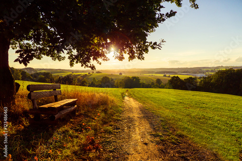 Wunderbare Ausblick mit Bank, Wanderweg