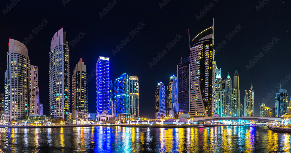 Fototapeta premium Panorama of Dubai marina