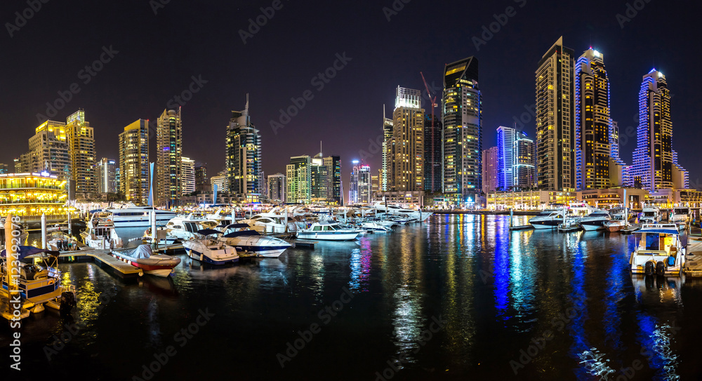 Fototapeta premium Panorama of Dubai marina