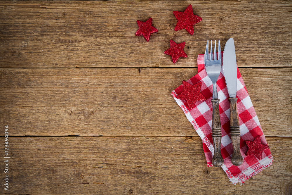 Obraz premium the cutlery on the table in santa hat