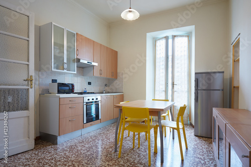 Cuadro en lienzo Simple kitchen interior in normal apartment