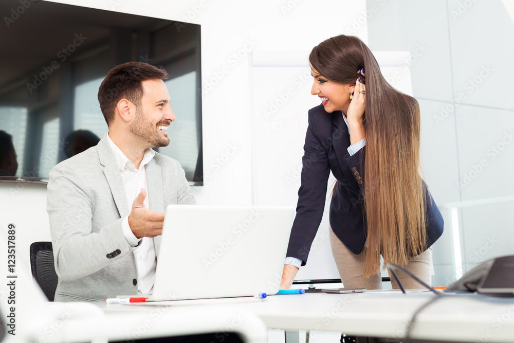 Fototapeta premium Business people in modern office