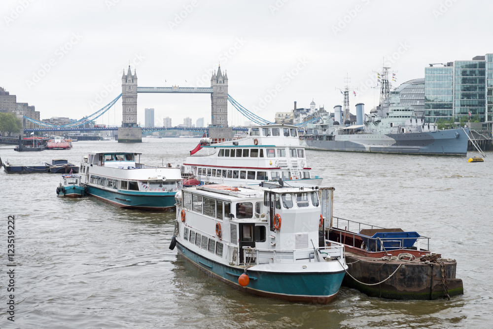 London, Blick zur Tower Bridge