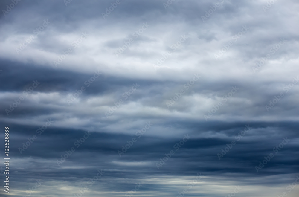 Obraz premium Dramatic sky abstract background with dark clouds