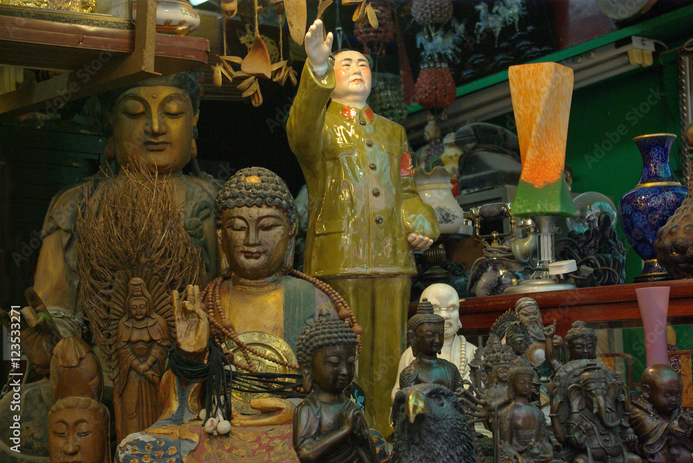 Statues au marché des antiquités à Hong Kong, Chine