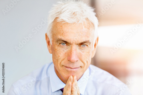 Wallpaper Mural Businessman at the office Torontodigital.ca