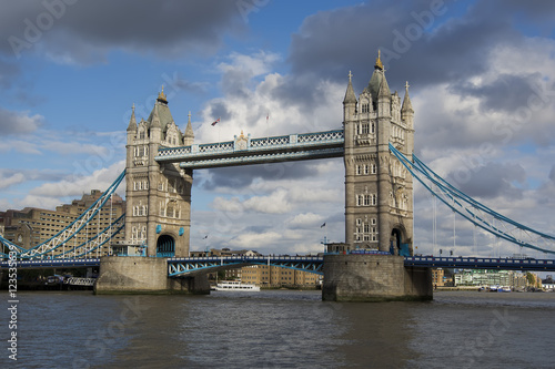 Fototapeta Naklejka Na Ścianę i Meble -  Tower bridge in london