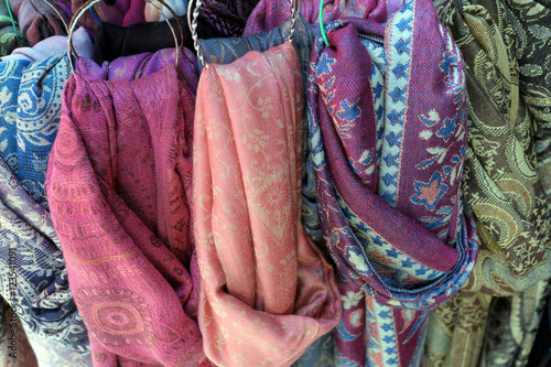 Fotografie Through the narrow streets of Granada Market