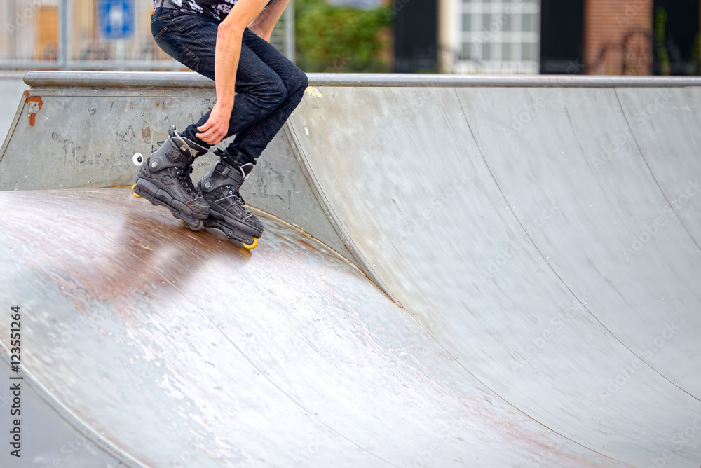 Fototapeta premium Skater falls down a ramp in Amsterdam
