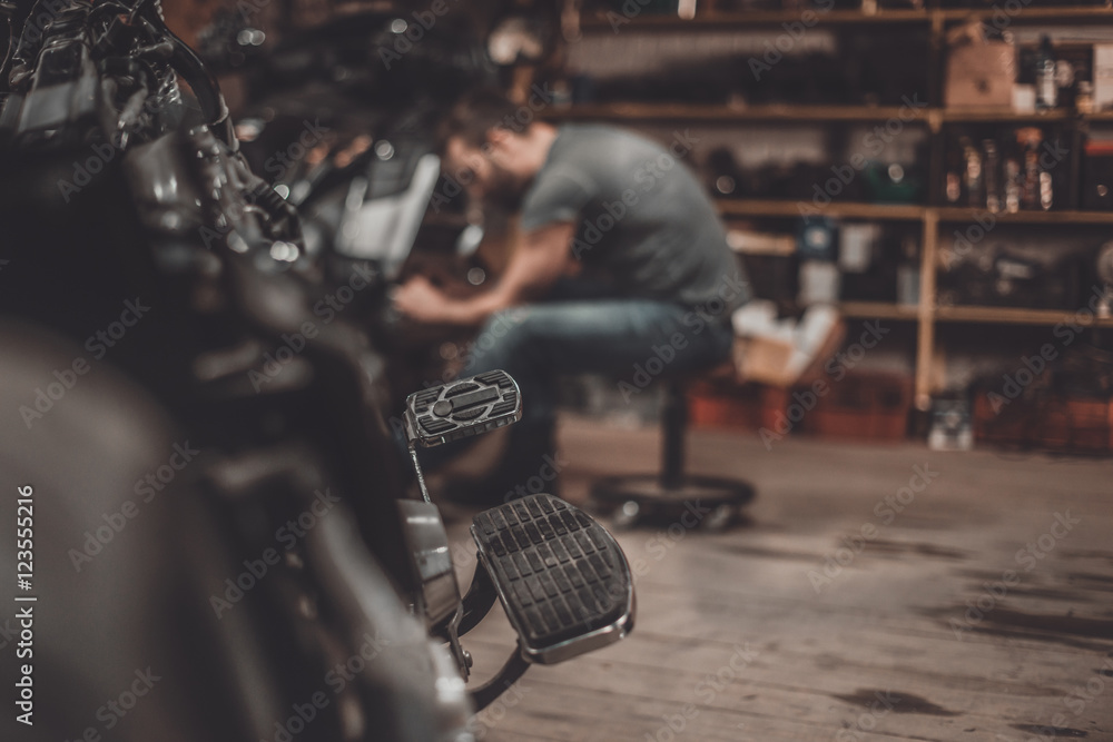 Obraz premium Repairing bike. 