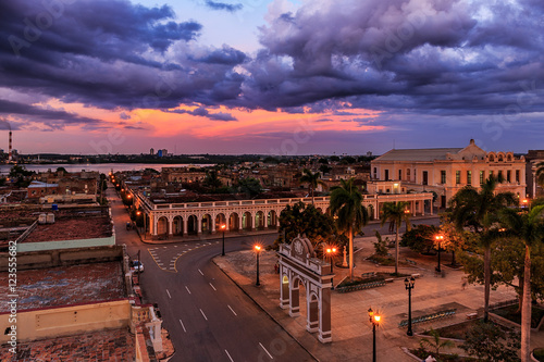 Quadro em tela Sonnenuntergang über Cienfuegos