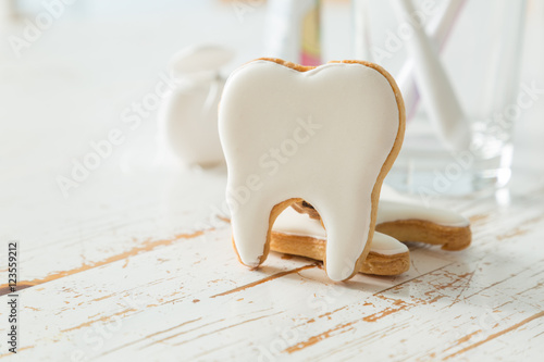 Fotografie Teeth shaped cookies background
