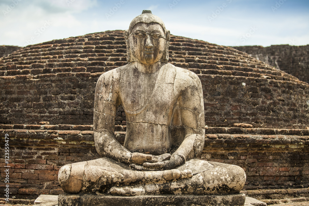 Ancient Buddha statue at Polonnaruwa Ancient Buddha statue at Polonnaruwa