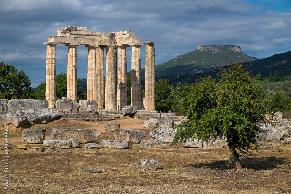 Zeus Tempel von Nemea.  Griechenland, Peloponnes,16138.jpg
