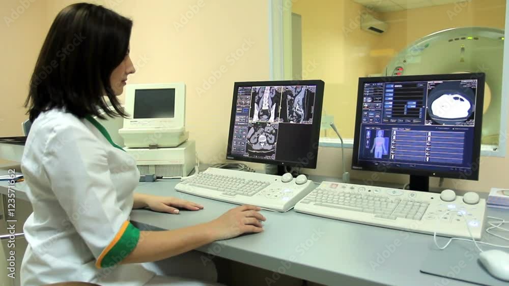 The Docter launches an MRI scannner CT The Docter launches an MRI scannner CT