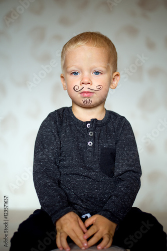 двухлетний мальчик с усами photo