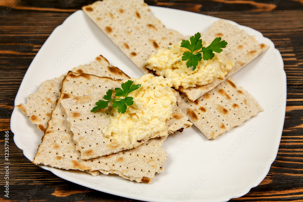 Cheese appetizer with garlic and matzo