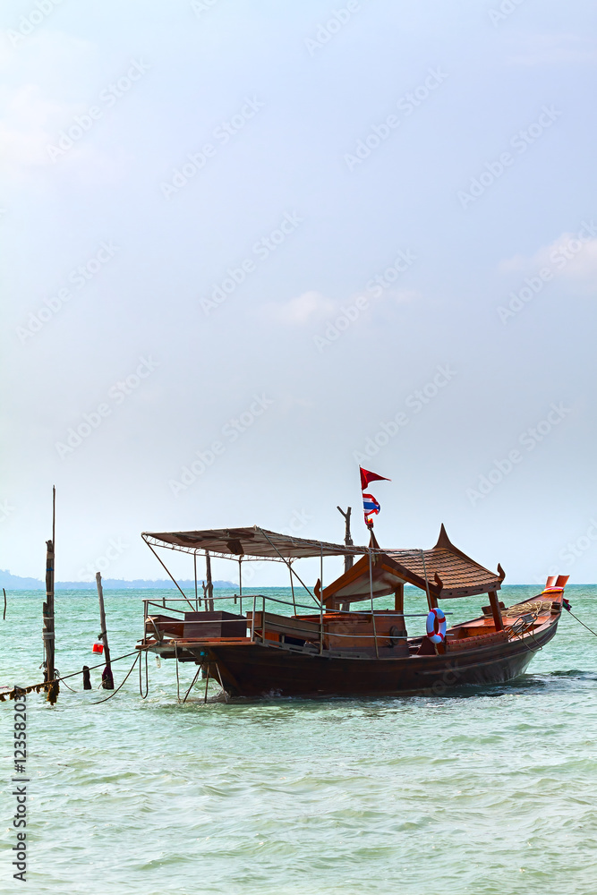 National Vietnamese boat homemade fishing pier into the sea.