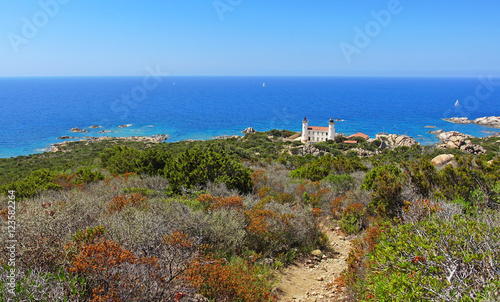 Sentier du littoral vers le phare de Senetosa en Corse photo