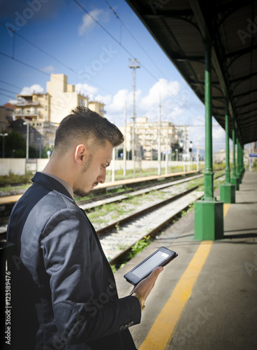 Wallpaper Mural ebook reader to the train station Torontodigital.ca