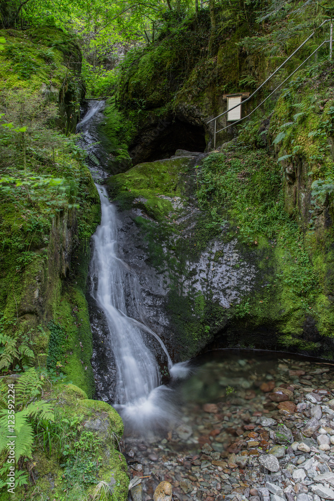 Edelfrauengrab-Wasserfälle; Schwarzwald, Sommer Edelfrauengrab-Wasserfälle; Schwarzwald, Sommer