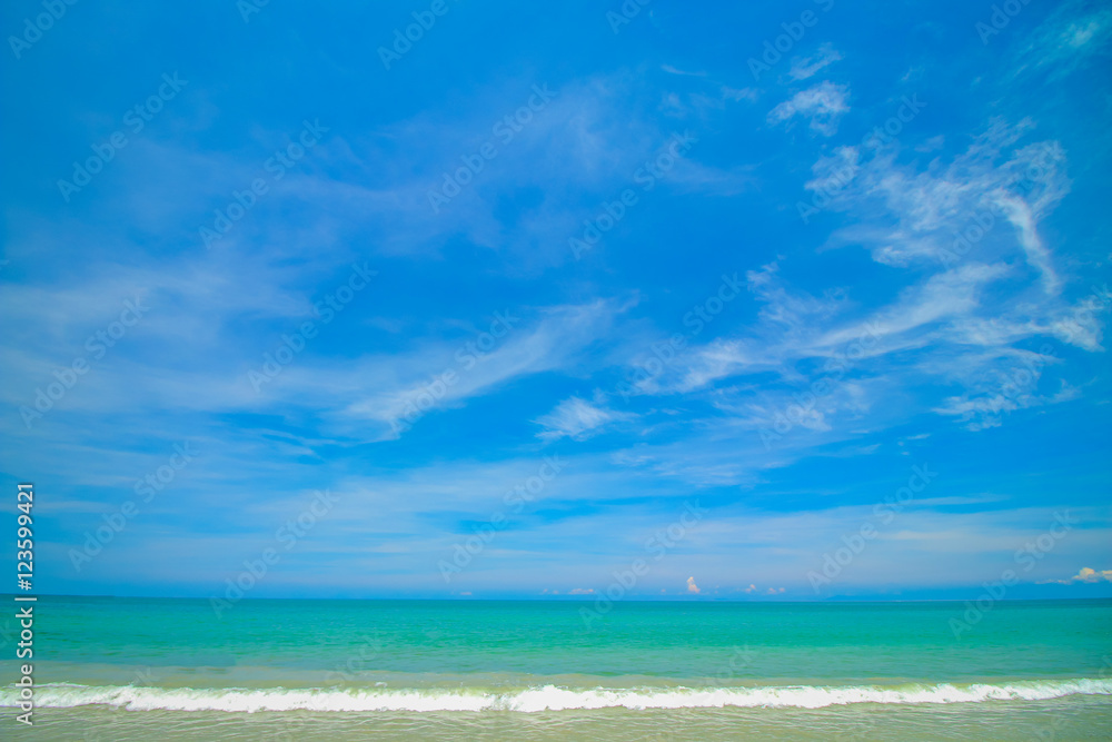 Beautiful sky with sea on the peaceful beach for relax