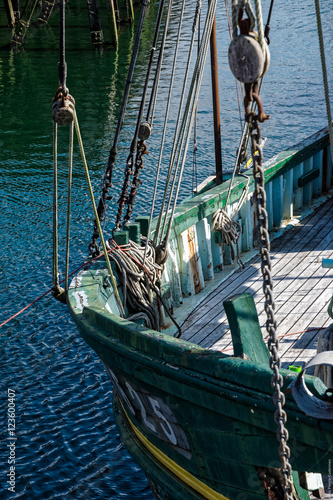 Vieux bateau du Port Rhu, le port-musée de Douarnenez, en Bretagne photo