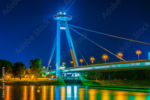 Canvas Print Night view of the illuminated SNP bridge over Danube in Bratislava