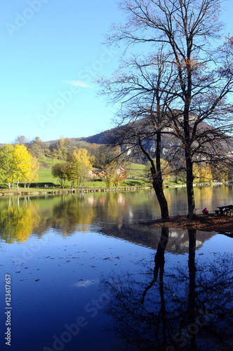 Fototapeta Naklejka Na Ścianę i Meble -  Sillingy lake in Savoy, France
