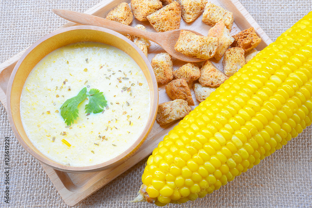Soups, creamed corn with Crouton
