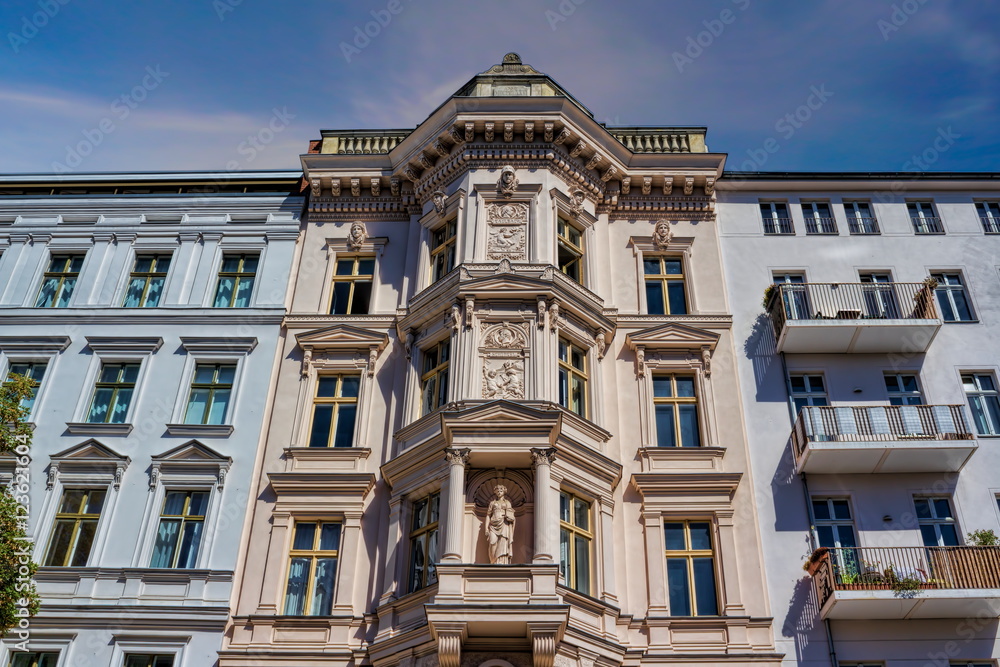 Naklejka premium Sanierte Altbauten