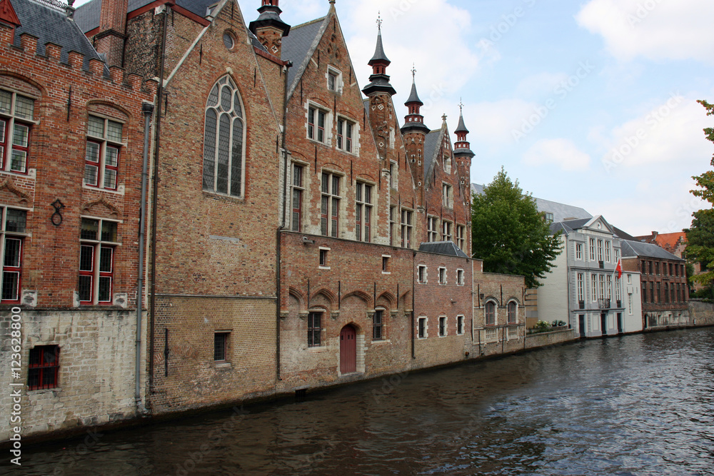 Canal au coeur de la Bruges médiévale, Belgique