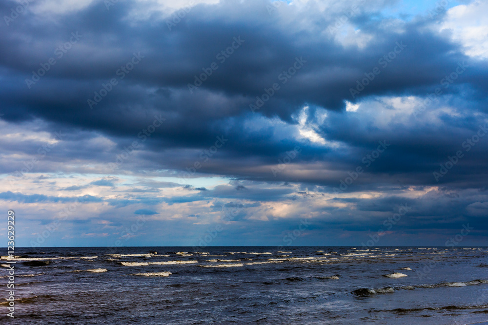 Obraz premium Cloudy sky over Baltic sea.