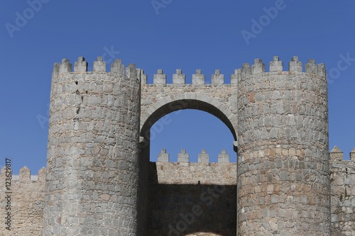 VISTA DE LA MURALLA DE ÁVILA,Puerta del Alcázar,  plaza de Santa Teresa.