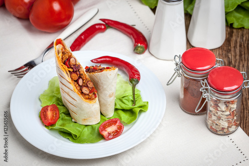 Burritos filled wiht minced meat, bean and vegetables.