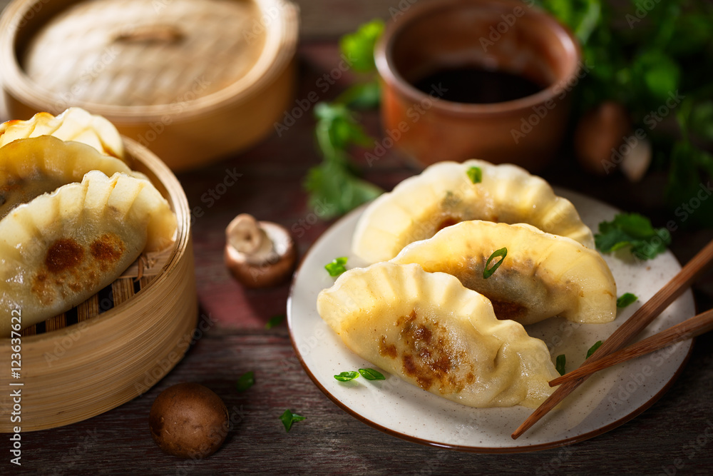 Gyoza, raviolis japonais Gyoza, raviolis japonais
