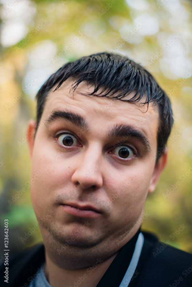 Obraz premium Man surprised face closeup